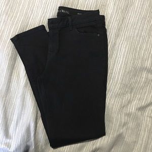 Black skinny jeans. Never been worn